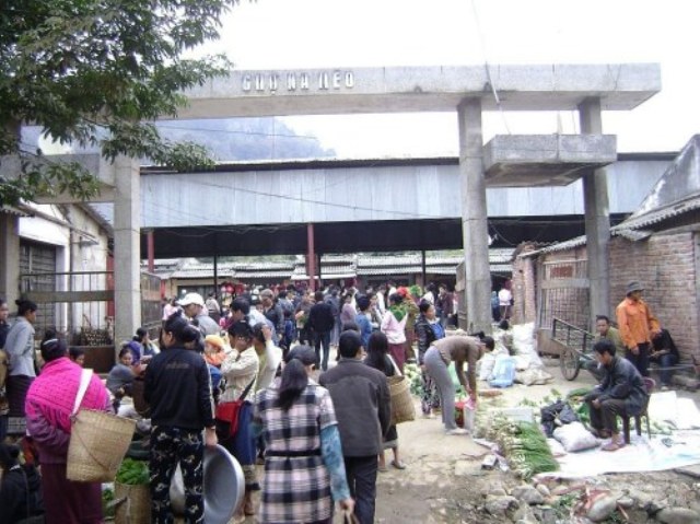 ពេលប្រជុំផ្សារសំរាប់ចំណងមិត្តភាពវៀតណាម-ឡាវ