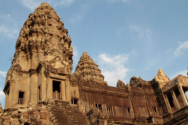 ជូនអាហារូបករណ៍ចំនួន១៨០ចំណែកសំរាប់ក្រសួងទេសចរណ៍កម្ពុជា។