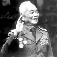 ពិព័ណរូបថតនាយឧត្តមសេនីយ៍ Vo Nguyen Giap ជាមួយយុវវ័យរដ្ឋធានី