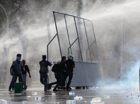 ស្ថានភាពនៅថៃកើតតានតឹងឡើងៗតទៅទៀត