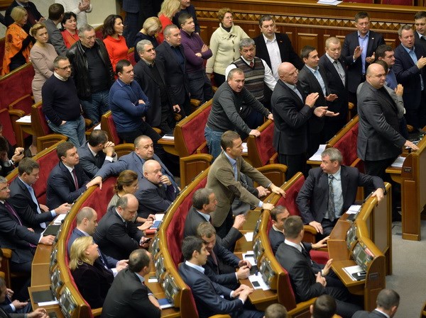 រដ្ឋាភិបាលអ៊ុយក្រែនរួចផុតពីការបោះឆ្នោតមិនទុកចិត្ត