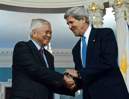 រដ្ឋមន្រ្តីការបរទេសអាមេរិកលោក John Kerry ទៅទស្សនកិច្ចហ្វីលីពីន