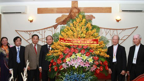 ឧបនាយករដ្ឋមន្ត្រី Nguyen Xuan Phuc ជូនពរគ្រឹសសាសនិកនៅខេត្ត Dong Nai