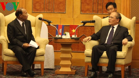 ប្រធានរដ្ឋសភាវៀតណាមទទួលជួបសន្ទនាជាមួយប្រធានរដ្ឋសភាកម្ពុជា