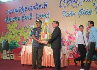 ថ្នាក់ដឹកនាំខេត្តស្វាយរៀងនិងព្រៃវែង(កម្ពុជា)ទៅបំពេញទស្សនកិច្ចនិងជូនពរចូលឆ្នាំថ្មីខេត្ត Long An