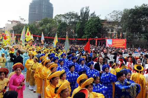 មនុស្សរាប់ម៉ឹននាក់បានចូលរួមពិធីបុណ្យរំលឹកខួបអនុស្សាវរីយ៍លើកទី២២៥នៃទិវាជ័យជំនះ Ngoc Hoi – Dong Da