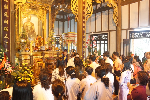 ពិធីបុណ្យបានប្រព្រឹត្តទៅដ៏មហោឡារឹកនៅ Hue , Phu Yen និង Tuyen Quang