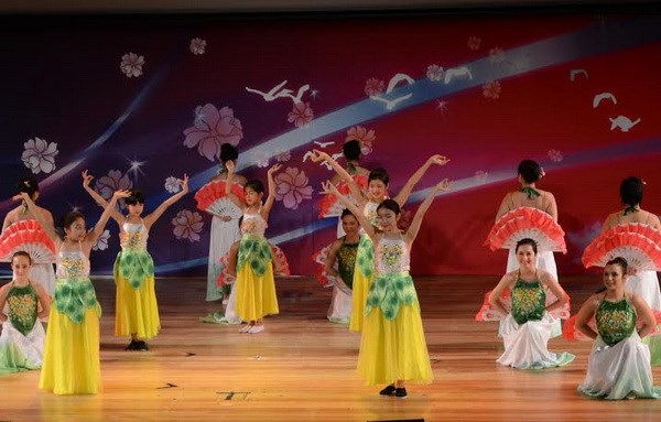 សមាគមជនវៀតណាមនៅបារាំងបានរៀបចំពិធីទទួលបុណ្យចូលឆ្នាំថ្មី ២០១៤