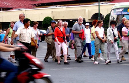 យកមតិអំពីគំរោងច្បាប់ឆ្លងដែន ស្នាក់នៅរបស់ជនបរទេសនៅវៀតណាម