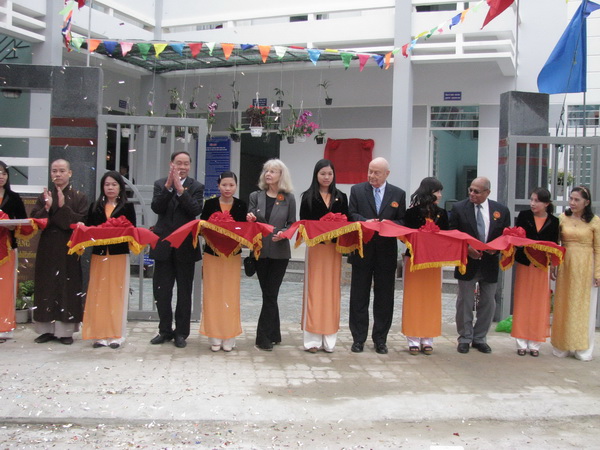 បើកសម្ពោធន៍មជ្ឈមណ្ឌលហោលបំបាត់ជាតិពុលដើមដំបូងនៅតំបន់ Tay Nguyen