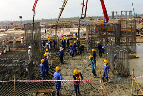 ឧបនាយករដ្ឋមន្ត្រីវៀតណមអញ្ជើញទៅទស្សនារោងចក្រ Amon Nitrat