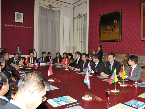 អាស៊ាន-EU ពិភាក្សាអំពីការជំរុញតភ្ជាប់ក្នុងតំបន់