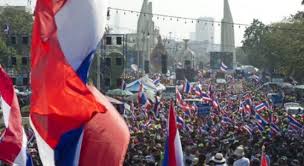 ថៃ៖បាតុករបានហ៊ុំព័ទ្ធទីស្នាកការគណបក្សកាន់អំណាច