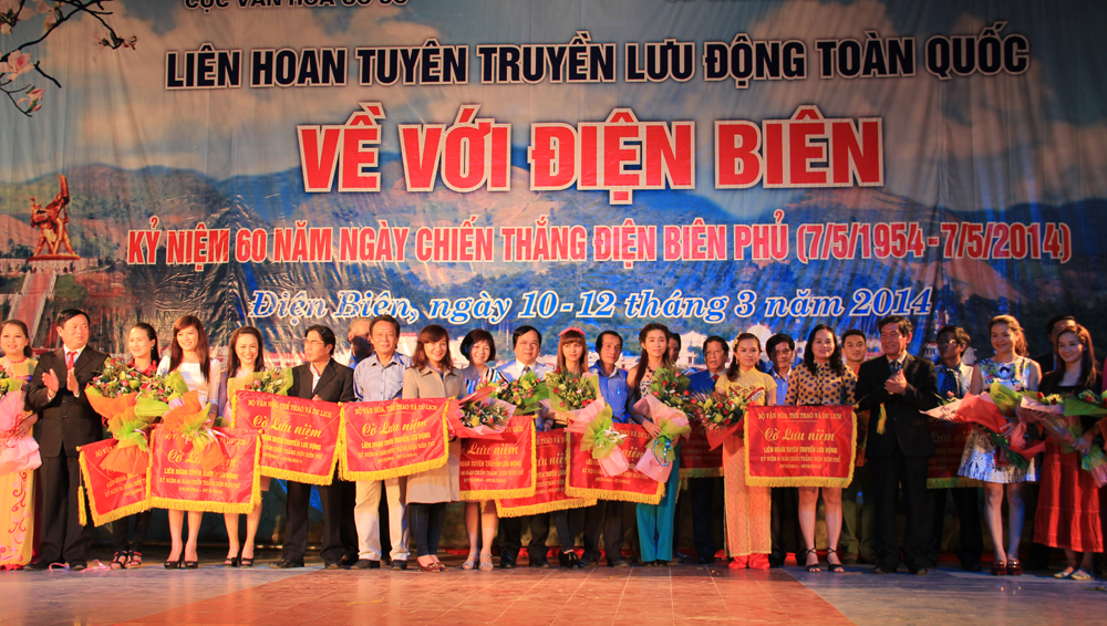 មហោស្រពឃោសនាចល័តទូទាំងប្រទេសវៀតណាមស្តីអំពី “វិលត្រលប់មក Dien Bien ” បានបើកនៅខេត្ត Dien Bien