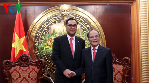 ប្រធានរដ្ឋសភាវៀតណាមលោក Nguyen Sinh Hung ទទួលជួបសន្ទនាជាមួយប្រធានក្រុមប្រឹក្សាទីក្រុង Jong Il របស់កូរ