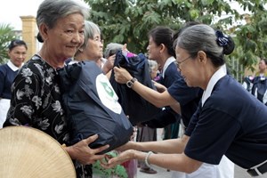 សមាគមកាកបាតក្រហម-អត្ថច័ន្ទក្រហមអន្តរជាតិសកម្មចូលរួមសកម្មភាពមនុស្សធម៍នៅវៀតណាម