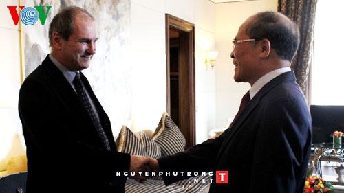 ប្រធានរដ្ឋសភាវៀតណាមជួបសន្ទនាជាមួយអគ្គលេខាគណៈបក្សស្តារកម្មុយនិសអ៊ីតាលី