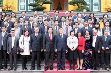 ប្រធានរដ្ឋ Truong Tan Sang ទទួលជួបអាជីវករឆ្នើមនៃផ្នែកតម្បាញ់កាត់ដេរ