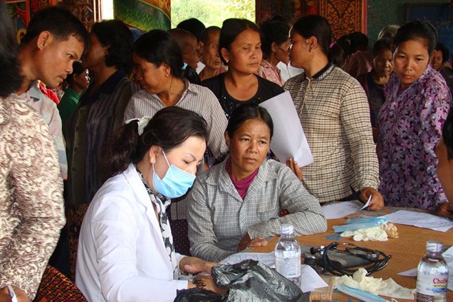 ការពិនិត្យព្យាបាលជំងឺនិងផ្តល់ថ្នាំឥតគិតថ្លៃសំរាប់អ្នកជំងឺនៅខេត្តកោះកុងរបស់កម្ពុជា