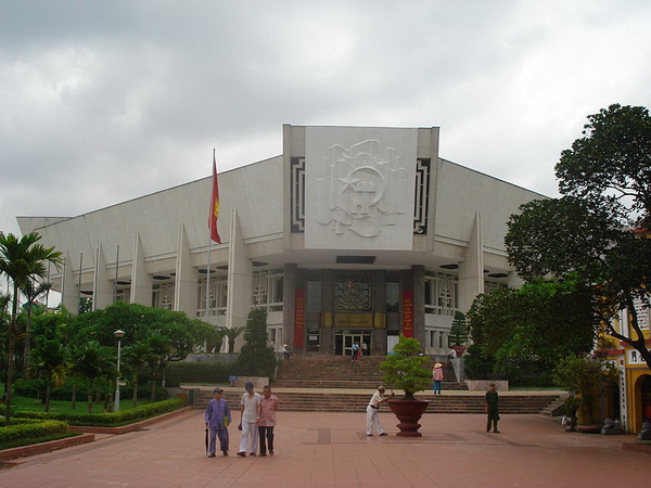 ការតាំងពិពណ៌ “ស្នាដៃច្នៃប្រឌិតខាងវិទ្យាសាស្ត្រនិងបច្ចេកវិទ្យាវៀតណាម”