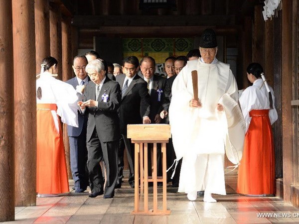 រដ្ឋមន្ត្រីក្រសួងមហាផ្ទៃនិងទូរគមនាគមន៍ជប៉ុនទៅបំពេញទស្សនានៅវិហារ Yasukuni