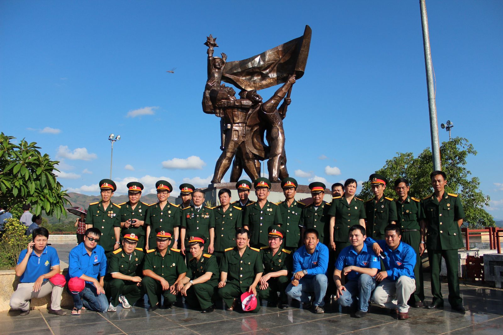 ពិធីបើកបណ្ដាសកម្មភាពស្ម័គ្រចិត្តរបស់យុវវ័យទីក្រុងហាណូយនៅខេត្ត Dien Bien