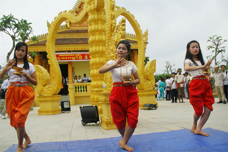 បុណ្យចូលឆ្នាំថ្មីត្រូវបានបង្កើតឡើងវិញនៅទីក្រុងហាណូយ។