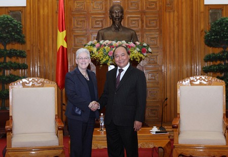 ឧបនាយករដ្ឋមន្រ្តីវៀតណាមលោក Nguyen Xuan Phuc ជួបសន្ទនាជាមួយនាយកស្ថាប័នការពារបរិស្ថានអាមេរិក