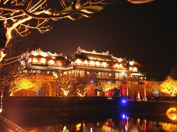 Festival Hue ឆ្នាំ ២០១៤៖ កម្មវិធី “រាត្រីបរមរាជវាំង”