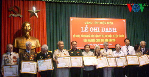 ពិធីលើកសរសើរអង្គការ បុគ្គលដែលបានប្រគល់ជូនអនុស្សាវរីយ៍ក្នុងគ្រាតស៊ូប្រឆាំង DIEN BIEN PHU