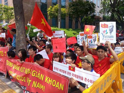 សហគមជនវៀតណាមនៅកូរ៉េខាងត្បូងរៃអង្គាសប្រាក់ជួយឧបត្ថម្ភកម្មវិធី៖រួមកម្លាំងកាយចិត្តការពារសមុទ្រខាងកើត