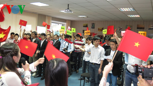 និស្សិតវៀតណាមនៅរុស្ស៊ីឆ្ពោះទៅសមុទ្រ កោះស្រុកកំណើត