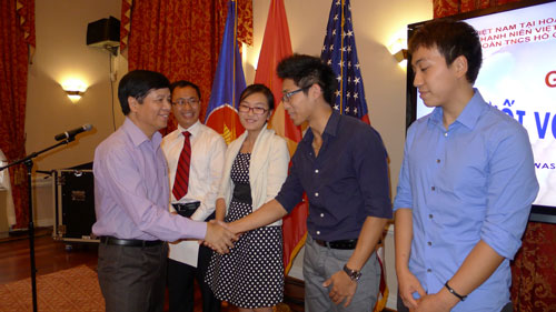 សមាគមយុវជន-និស្សិតវៀតណាមនៅអាមេរិករំលឹកខួបអនុស្សាវរីយ៍លើកទី១ទិវាបង្កើត