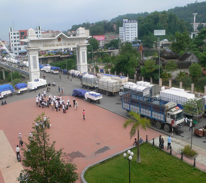 សកម្មភាពនាំចេញនាំចូលនៅច្រកទ្វាព្រំដែនLao Cai ប្រព្រឹត្តទៅដ៏អ៊ូអរ