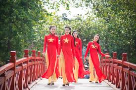 បេះដូងក្រហមឆ្អិនឆ្អៅរបស់ប្រជានជនវៀតណាមឆ្ពោះទៅកោះសមុទ្រ