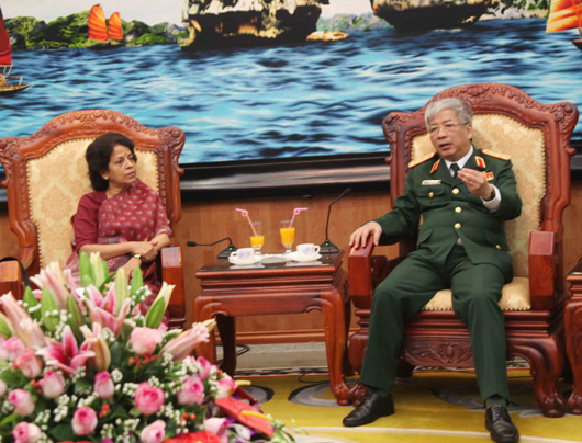 ឧត្តមសេនីយ៍ឯកNguyenChiVinhជួបសន្ទនាជមួយគណៈប្រតិភូយោធាឥណ្ឌា