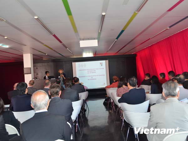 សិក្ខាសាលា “វៀតណាម-ដៃគូពាណិជ្ជកម្មនៅតំបន់អាស៊ី-អាគ្នេយ៍”