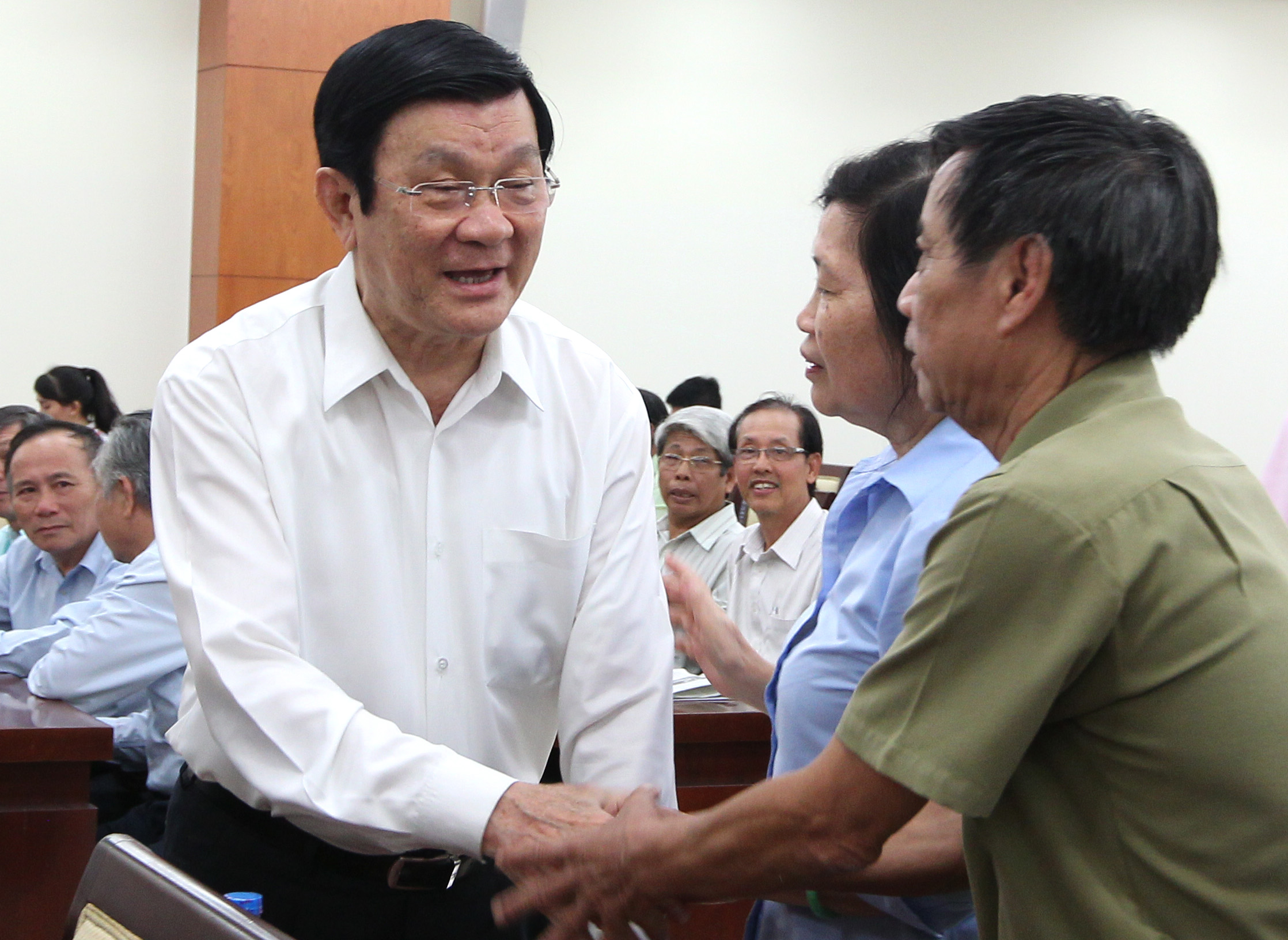 ប្រធានរដ្ឋវៀតណាមជួបប្រាស្រ័យជាមួយអ្នកបោះឆ្នោតនៅទីក្រុងហូជីមិញ