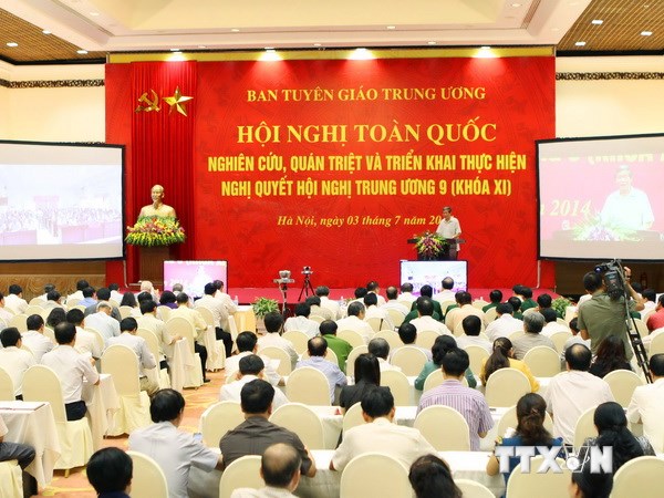 ម្ចាស់ការសកម្មនាំបណ្ដាគោលការណ៍ទស្សនៈរបស់សន្និបាតមជ្ឈឹមលើកទី៩នីតិកាល១១ចូលក្នុងជីវភាពរស់នៅ