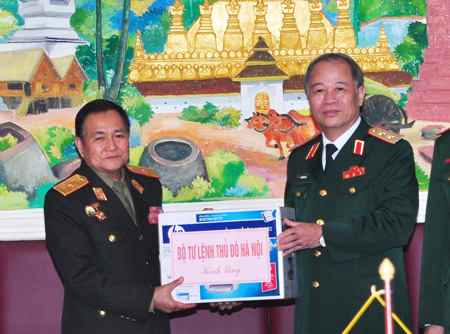 បញ្ជាការដ្ឋានរដ្ឋធានីនៃវៀតណាមនិងឡាវរឹតបន្តឹងចំណងមិត្តភាព