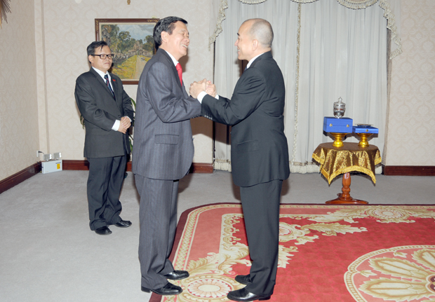 ព្រះមហាក្សត្រនរោត្តមសីហមុនីទទួលជួបឯកអគ្គរដ្ឋទូតវៀតណាម