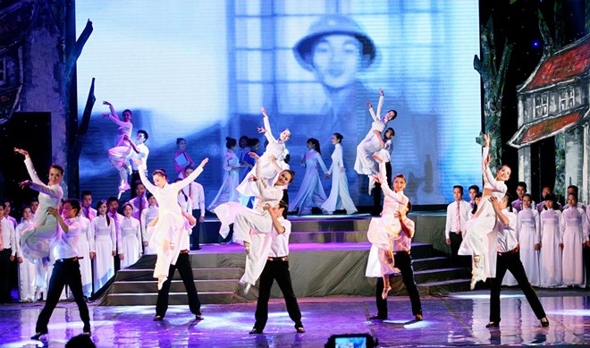 កម្មវិធីសិល្បៈ “បេះដូងវៀតណាម”តបស្នងសងគុណវីរជនយុវជនស្ម័គ្រចិត្ត