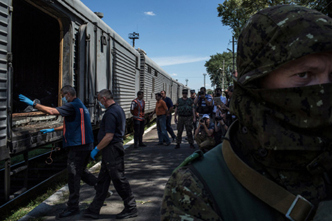 ហូឡង់ទទួលបណ្ដាវត្ថុរបស់ជនរងគ្រោះក្នុងការធ្លាក់យន្តហោះ MH17