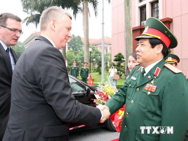 ប៉ូឡួញនិងវៀតណាមចែករំលែកបទពិសោធន៍ខាងយោធា