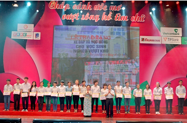 ជួយឧប្ថម្ភសិស្សានុសិស្សនិងនិស្សិតដែលជួបការលំបាក