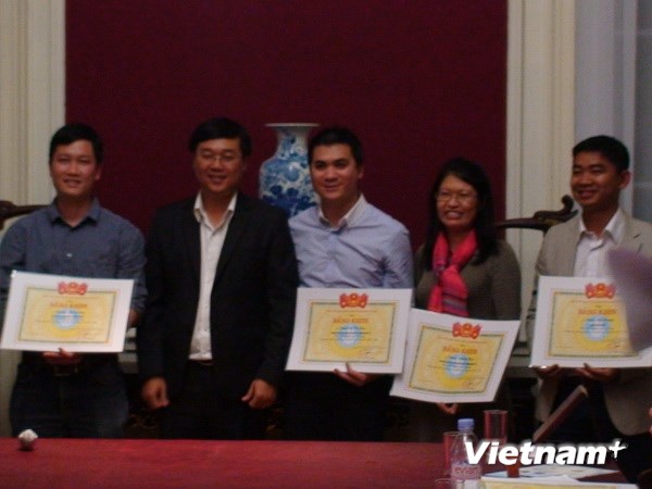 បង្កើនការផ្សាភ្ជាប់រវាងសមាគមនិស្សិតវៀតណាមនិងសមាគមនិស្សិតវៀតណាមនៅបែល្ស៊ីក