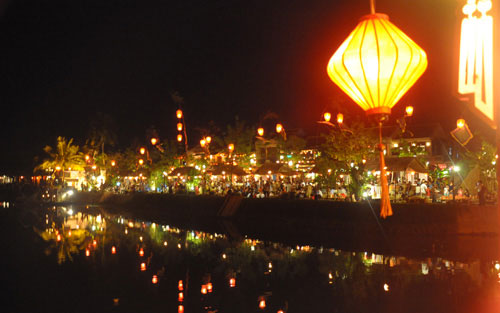 ទីក្រុង Hoi An បូកសរុប១៦ឆ្នាំអនុវត្តរាត្រីវិថីបុរាណ