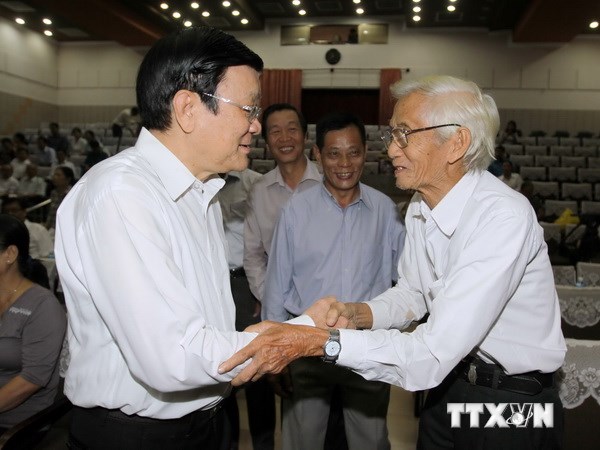 ប្រធានរដ្ឋបានជួបសន្ទនាជាមួយអ្នកបោះឆ្នោតខ័ណ្ឌទី៤ទីក្រុងហូជីមិញ