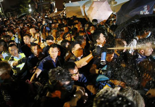 បូលីសហុងកុង(ចិន)អំពាវនាវឲ្យបាតុករសហប្រតិបត្តិការ