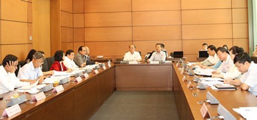 រដ្ឋសភាពិភាក្សាតាមក្រុមៗអំពីស្ថានភាពសេដ្ឋកិច្ច-សង្គមកិច្ច២០១៤